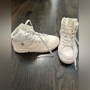 ON CLOUD HIGH TOP SNEAKERS